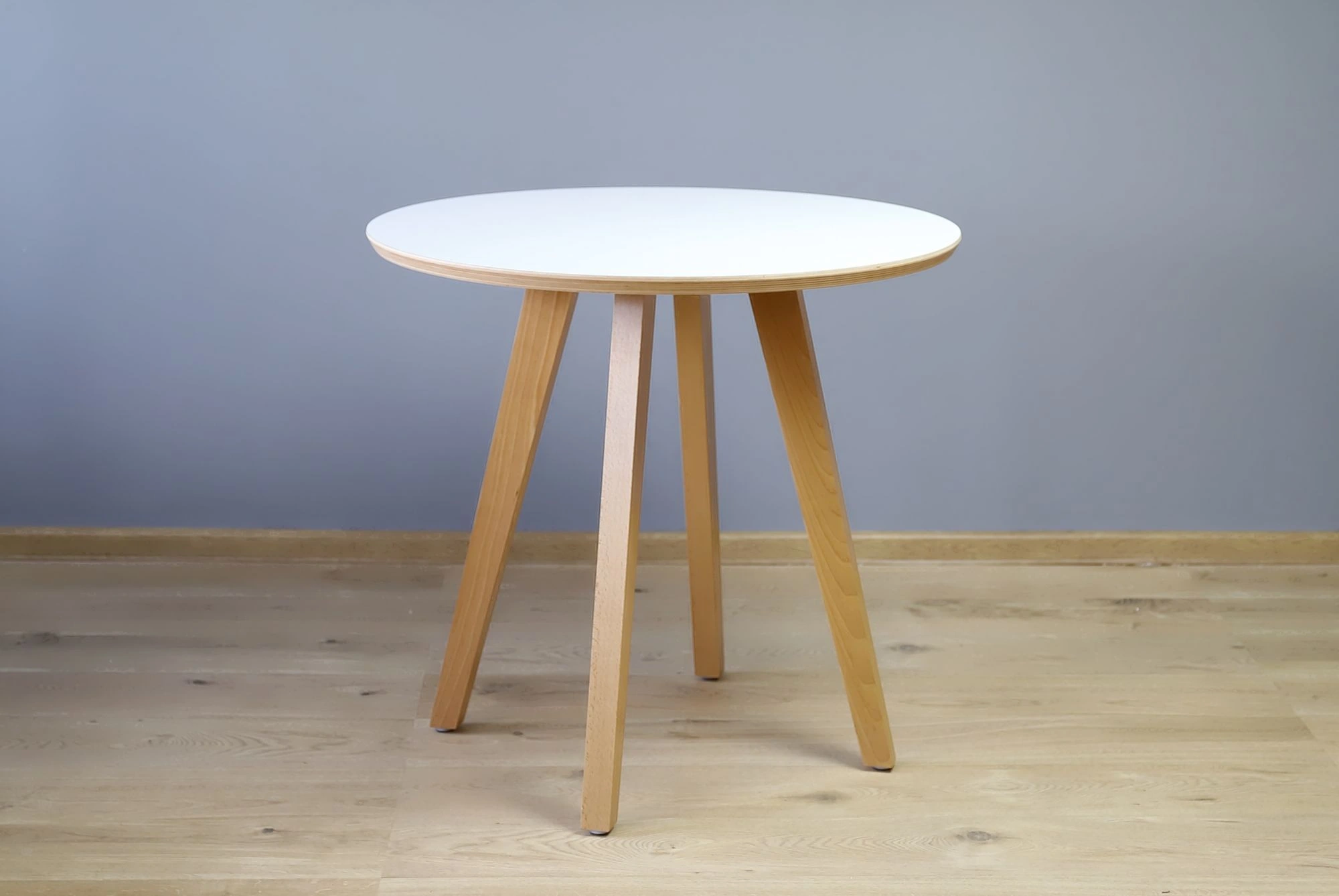 Dining round beech 80 - stół okrągły 80 cm z drewnianymi nogami - Stół Laminowany Okrągły Bukowe Nogi | RetroCegła