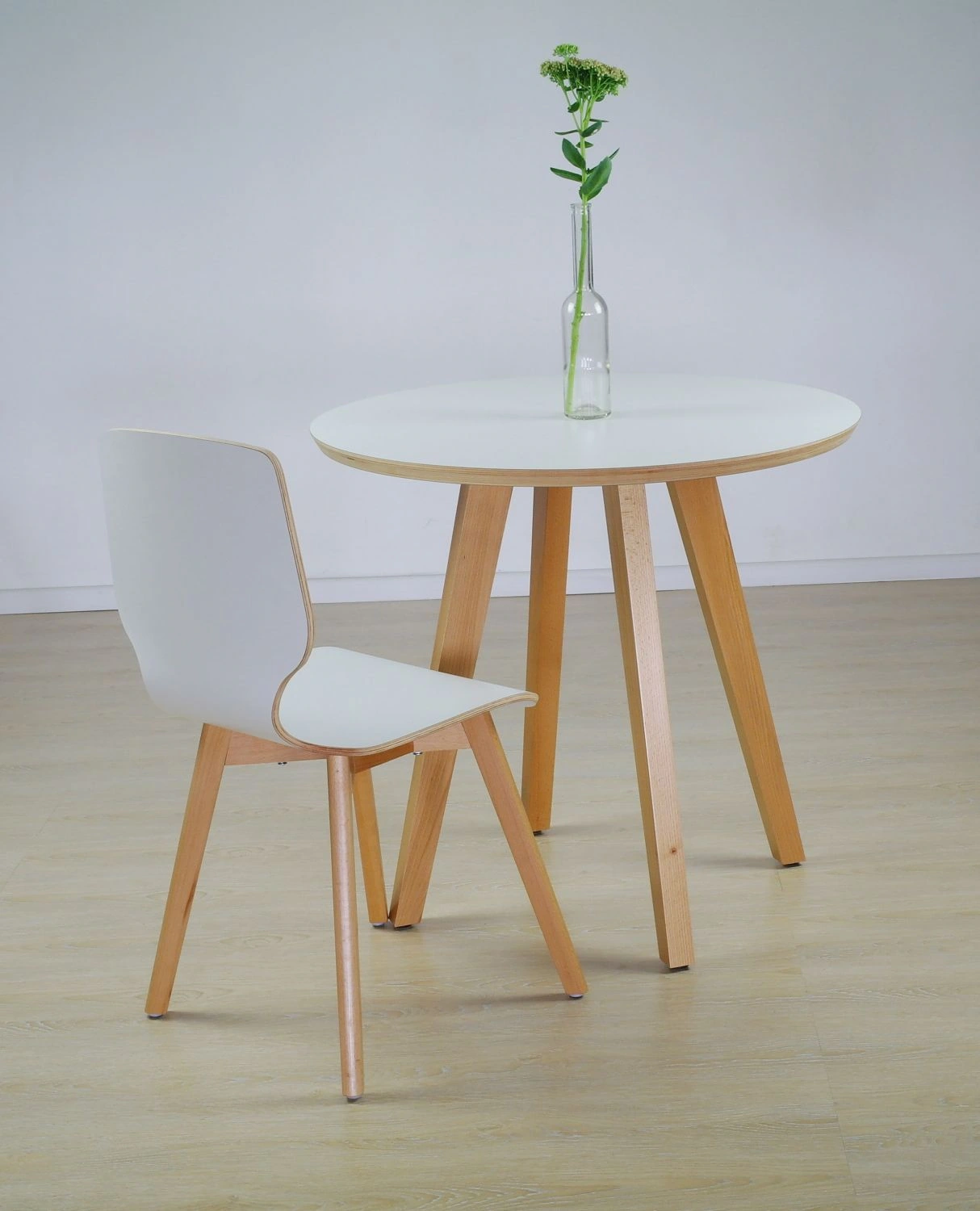 Dining round beech 80 - stół okrągły 80 cm z drewnianymi nogami - Stół Laminowany Okrągły Bukowe Nogi | RetroCegła