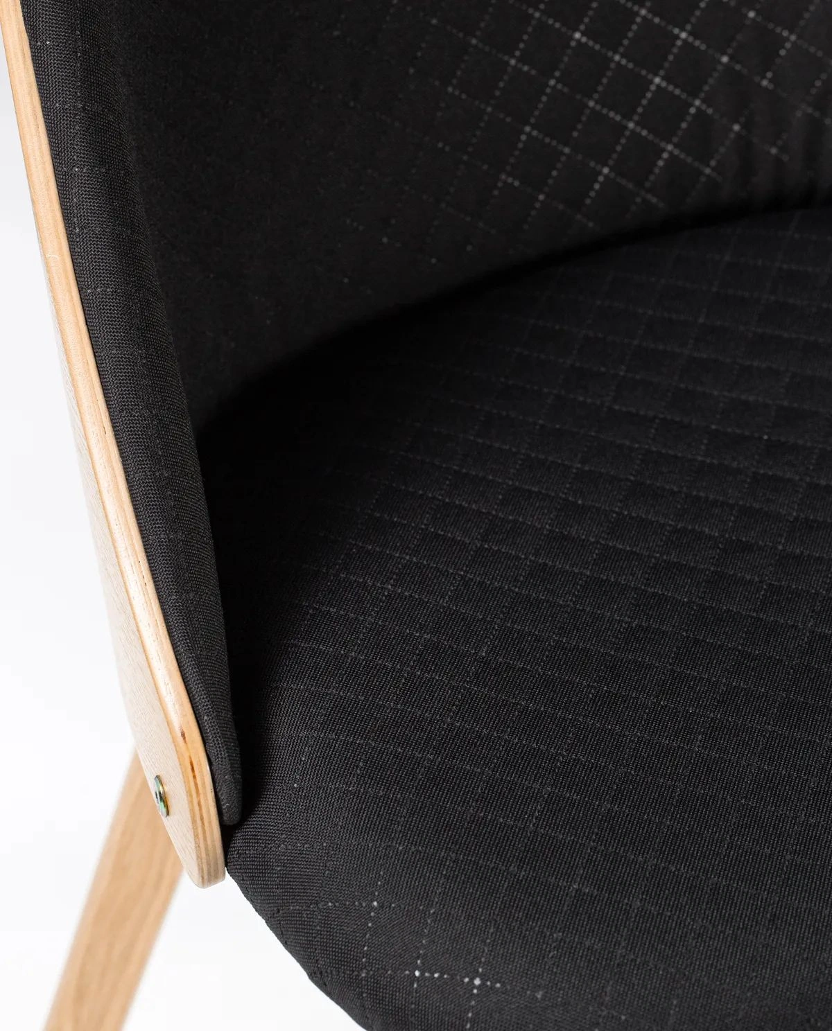 Lord oak lounge quilt - krzesło fotelowe tapicerowane pikowane - Krzesło do salonu jadalni fotelowe dębowe czarne Deltachairs | RetroCegła