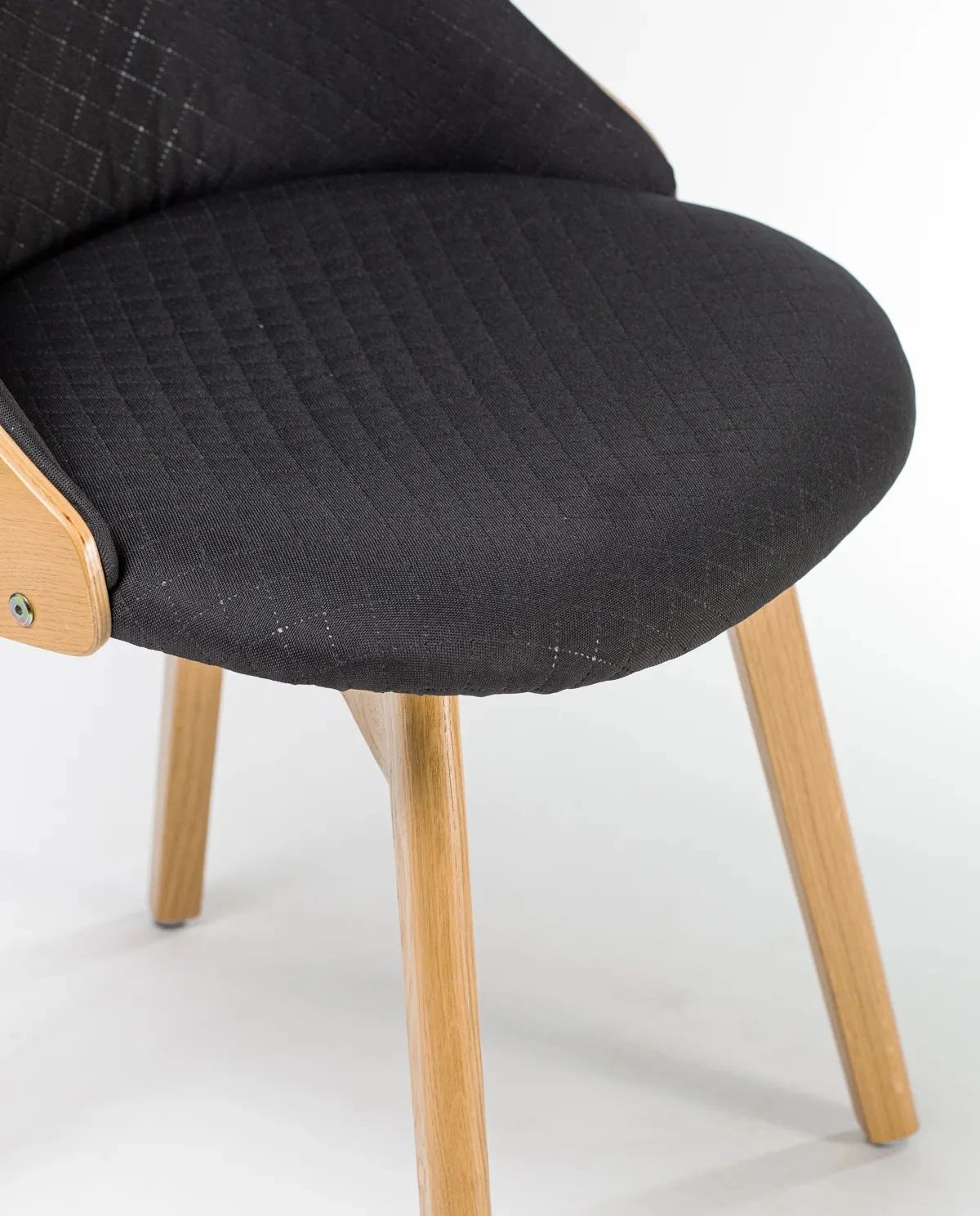 Lord oak lounge quilt - krzesło fotelowe tapicerowane pikowane - Krzesło do salonu jadalni fotelowe dębowe czarne Deltachairs | RetroCegła