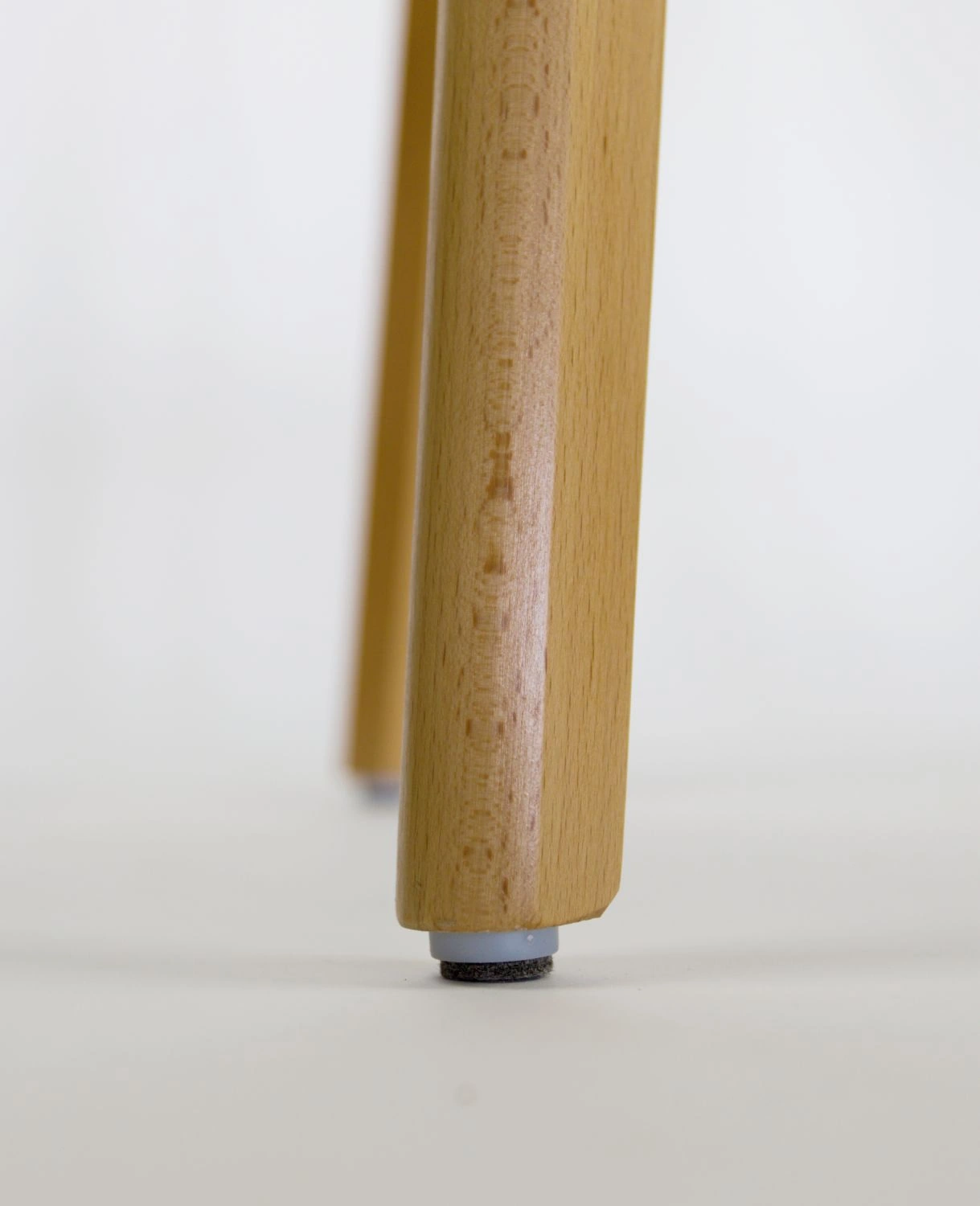 Luka beech h73 white - hoker drewniany 73 cm z białym siedziskiem - Hoker krzesło barowe drewniane białe niskie wysokość 73 cm Luka W | RetroCegła
