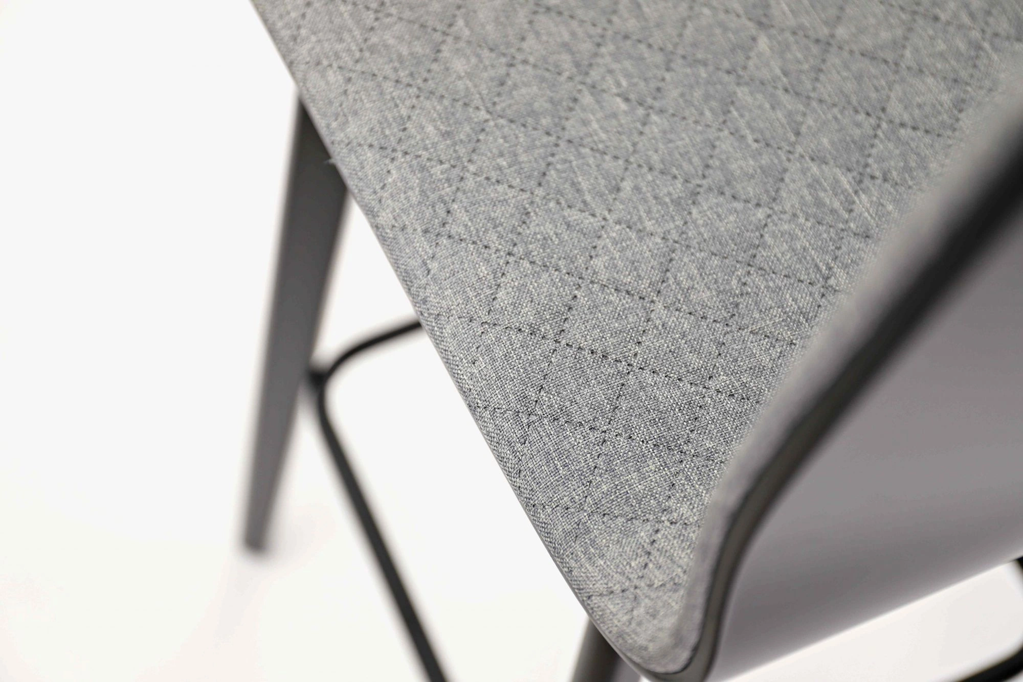 Luka softbeech h73 light grey - hoker tapicerowany 73 cm z jasnoszarą tkaniną - Hoker LUKA SOFT W czarno-szary | RetroCegła