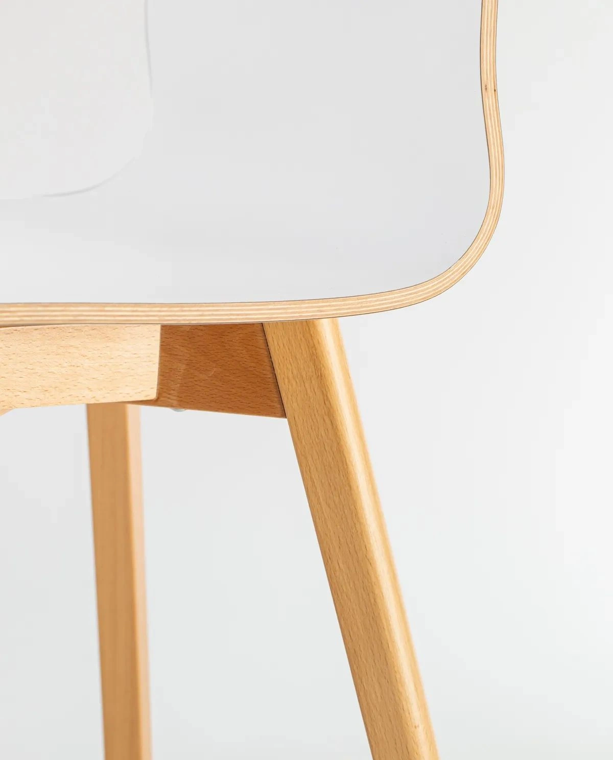 Mia white beech - krzesło laminowane białe z bukową ramą - Krzesło do kuchni drewniane laminowane MIA W | RetroCegła